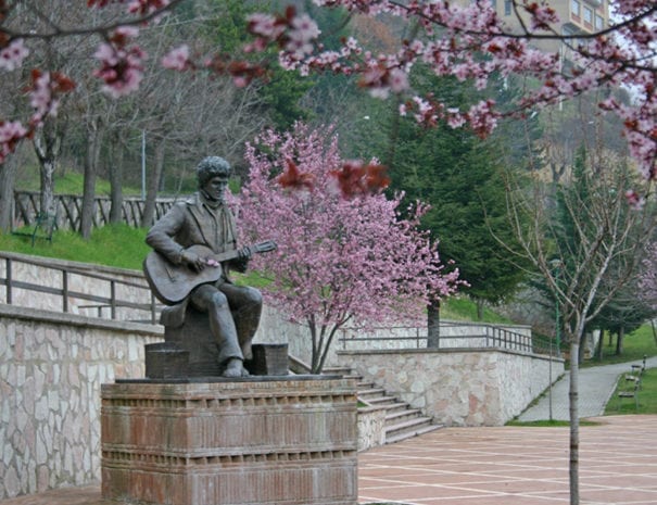 Poggio Bustone - monumento a Lucio Battisti