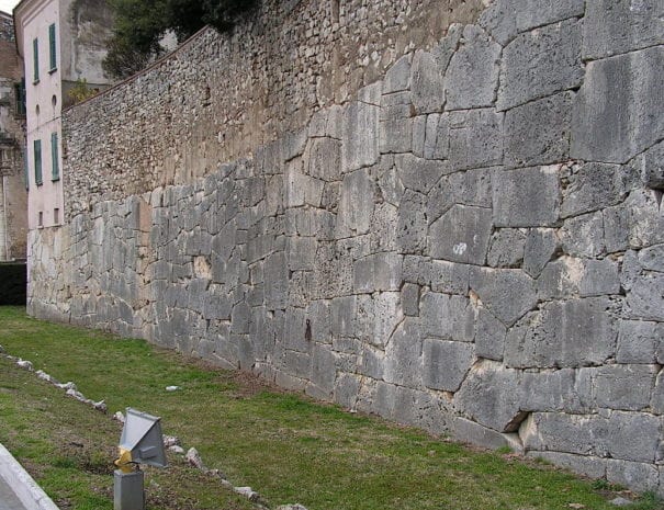 Le  mura ciclopiche di Amelia