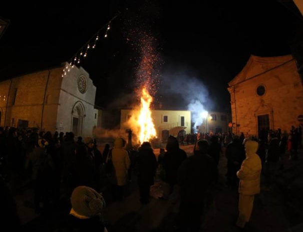 Norcia - accensione dei  faoni