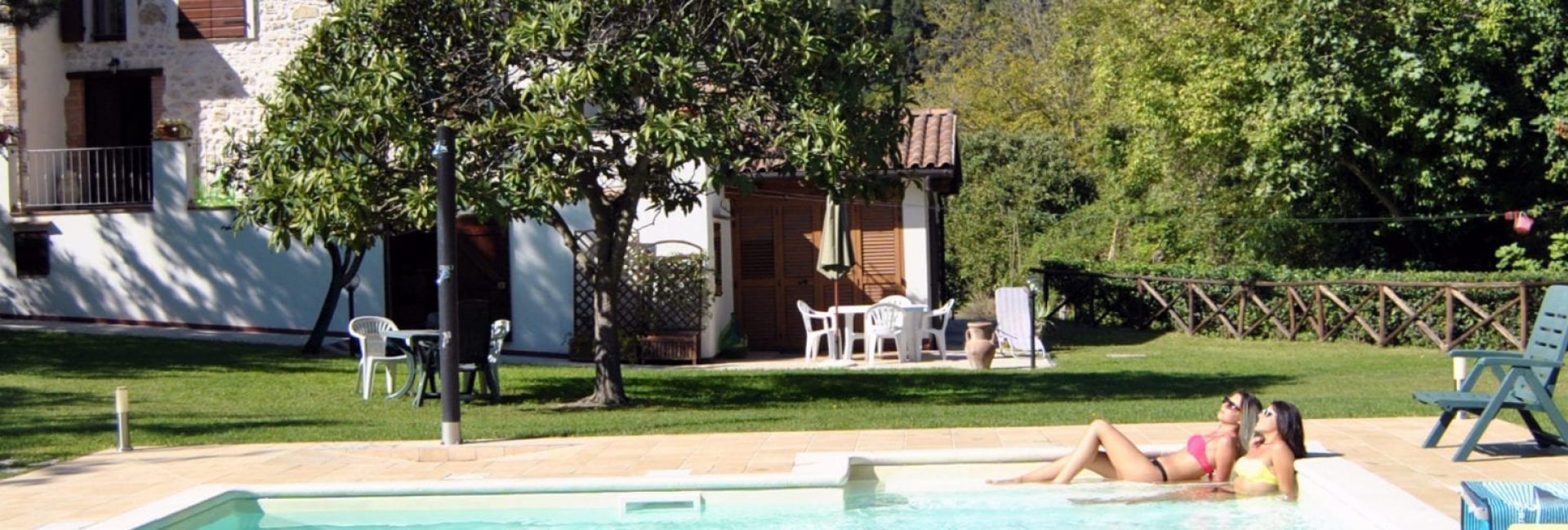 piscina ragazze 7